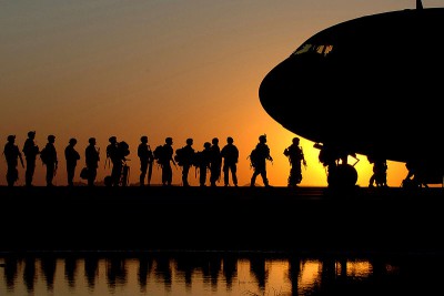 800px-Flickr_-_The_U.S._Army_-_Waiting_to_board.jpg